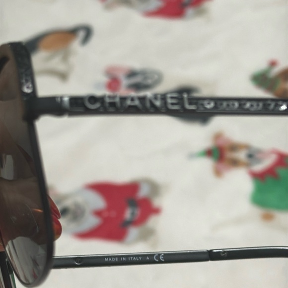 🎄🎄Low Start🎄🎄Chanel sunglasses gently used with pouch, glass case and Sonny’s - Picture 13 of 17